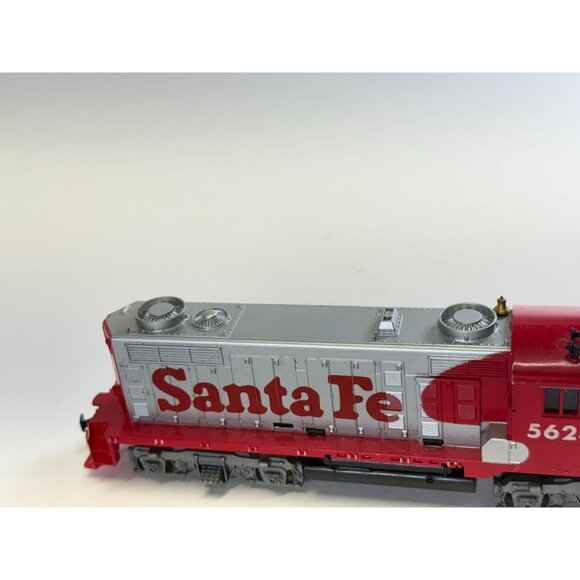 Santa Fe 5628 Tyco Diesel Locomotive HO Scale Red & Silver Model Train - Picture 4 of 9